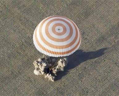 The Soyuz TMA-04M capsule carrying the International Space Station (ISS) crew of U.S. astronaut Joseph Acaba and Russian cosmonauts Gennady Padalka and Sergei Revin lands near the town of Arkalyk in northern Kazakhstan September 17, 2012.
REUTERS/Shamil Zhumatov The Soyuz TMA-04M capsule carrying the International Space Station (ISS) crew of U.S. astronaut Joseph Acaba and Russian cosmonauts Gennady Padalka and Sergei Revin lands near the town of Arkalyk in northern Kazakhstan September 17, 2012.
REUTERS/Shamil Zhumatov