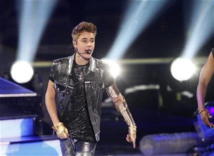 Singer Justin Bieber performs at the 2012 Teen Choice Awards at the Gibson Amphitheatre in Universal City, California July 22, 2012. REUTERS Singer Justin Bieber performs at the 2012 Teen Choice Awards at the Gibson Amphitheatre in Universal City, California July 22, 2012. REUTERS