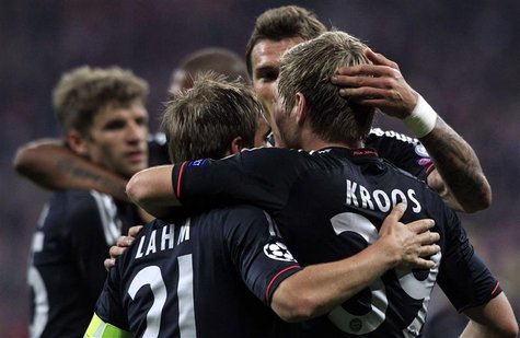 Bayern Munich's Toni Kroos (R) celebrates with teammates after scoring their second goal against Valencia during their Champions League Grou Bayern Munich's Toni Kroos (R) celebrates with teammates after scoring their second goal against Valencia during their Champions League Grou