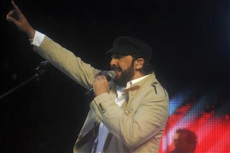 Dominican singer Juan Luis Guerra performs during the concert "A Son de Guerra Tour" at the Olympic Stadium in Santo Domingo June 16, 2012. Dominican singer Juan Luis Guerra performs during the concert "A Son de Guerra Tour" at the Olympic Stadium in Santo Domingo June 16, 2012.