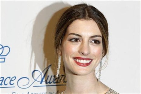 Actress Anne Hathaway poses after presenting an award during the Princess Grace Awards Gala in New York November 1, 2011. REUTERS/Lucas Jack Actress Anne Hathaway poses after presenting an award during the Princess Grace Awards Gala in New York November 1, 2011. REUTERS/Lucas Jack
