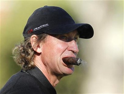 Hockey great Wayne Gretzky smokes a cigar as he plays in a pro-am event at the Chevron World Challenge golf tournament in Thousand Oaks, Cal Hockey great Wayne Gretzky smokes a cigar as he plays in a pro-am event at the Chevron World Challenge golf tournament in Thousand Oaks, Cal
