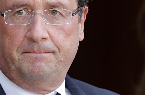 French President Francois Hollande arrives to speak with journalists at the Elysee Palace in Paris, October 1, 2012. REUTERS/Christian Hartm French President Francois Hollande arrives to speak with journalists at the Elysee Palace in Paris, October 1, 2012. REUTERS/Christian Hartm
