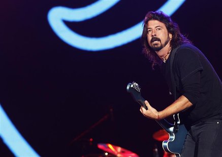 Dave Grohl, lead singer of The Foo Fighters, performs during the Global Citizen Festival at Central Park in New York September 29, 2012. REU Dave Grohl, lead singer of The Foo Fighters, performs during the Global Citizen Festival at Central Park in New York September 29, 2012. REU