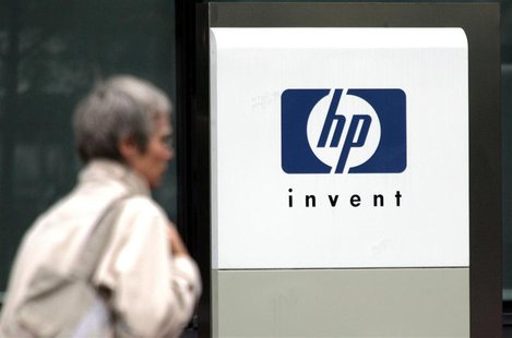 A woman walks past the Hewlett Packard logo at its French headquarters in Issy le Moulineaux, western Paris, in this September 16, 2005 file A woman walks past the Hewlett Packard logo at its French headquarters in Issy le Moulineaux, western Paris, in this September 16, 2005 file