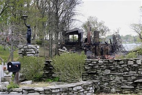 The home of late country icons Johnny Cash and June Carter Cash is pictured on April 11, 2007, one day after it was gutted by fire, in Hende The home of late country icons Johnny Cash and June Carter Cash is pictured on April 11, 2007, one day after it was gutted by fire, in Hende