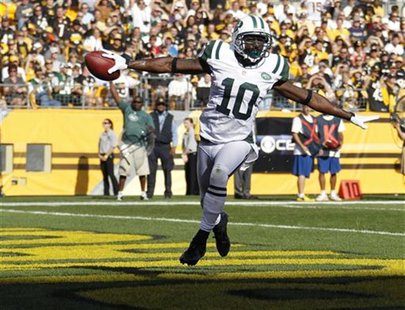 New York Jets Santonio Holmes (10) celebrates a touchdown against the Pittsburgh Steelers in the first quarter of their NFL football game in New York Jets Santonio Holmes (10) celebrates a touchdown against the Pittsburgh Steelers in the first quarter of their NFL football game in