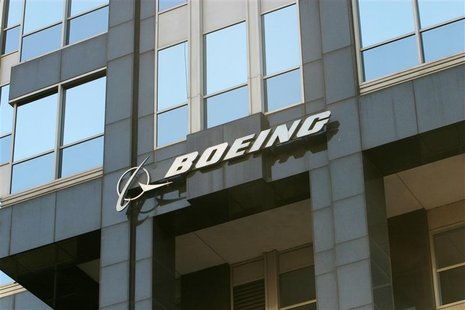 The Boeing logo is seen on the world headquarters office building in Chicago April 26, 2006. REUTERS/Stringer The Boeing logo is seen on the world headquarters office building in Chicago April 26, 2006. REUTERS/Stringer