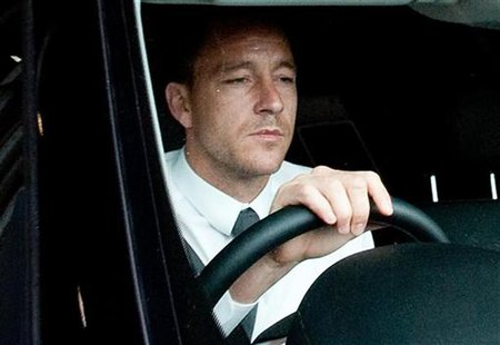 Chelsea soccer player John Terry leaves a Football Association hearing at Wembley stadium in London September 25, 2012. REUTERS/Stringer Chelsea soccer player John Terry leaves a Football Association hearing at Wembley stadium in London September 25, 2012. REUTERS/Stringer