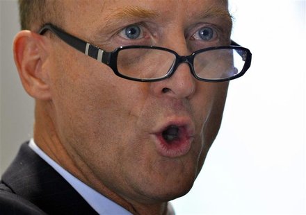 EADS Chief Executive Tom Enders delivers a speech at the Royal Academy of Engineering in central London October 1, 2012. REUTERS/Toby Melvil EADS Chief Executive Tom Enders delivers a speech at the Royal Academy of Engineering in central London October 1, 2012. REUTERS/Toby Melvil