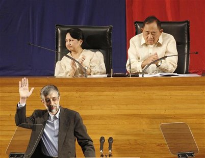 Philippine President Gloria Macapagal Arroyo (upper L) and Jose De Venecia, a speaker of the House of the Representatives, gesture while Gho Philippine President Gloria Macapagal Arroyo (upper L) and Jose De Venecia, a speaker of the House of the Representatives, gesture while Gho