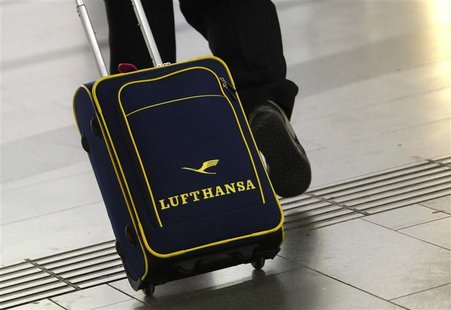 A man wheels a luggage bag with a Lufthansa logo in Vienna April 30, 2012. REUTERS/Lisi Niesner A man wheels a luggage bag with a Lufthansa logo in Vienna April 30, 2012. REUTERS/Lisi Niesner