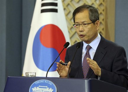 Chun Young-woo, top secretary to South Korean President Lee Myung-bak for foreign and security affairs, speaks to reporters at the president Chun Young-woo, top secretary to South Korean President Lee Myung-bak for foreign and security affairs, speaks to reporters at the president