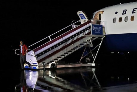 Republican presidential nominee Mitt Romney leaves his campaign plane after landing in Weyers Cave, Virginia, October 7, 2012. REUTERS/Shann Republican presidential nominee Mitt Romney leaves his campaign plane after landing in Weyers Cave, Virginia, October 7, 2012. REUTERS/Shann