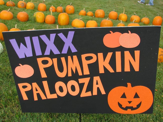 Maino and the Wisconsin Desert Vets sell pumpkins and raise money to send Halloween treats to troops