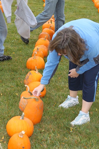 Maino and the Wisconsin Desert Vets sell pumpkins and raise money to send Halloween treats to troops