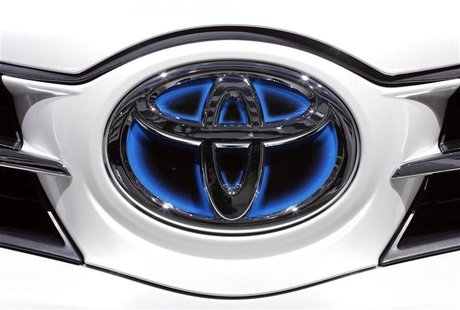 A Toyota logo is seen on a displayed car on media day at the Paris Mondial de l'Automobile, in this file picture taken September 27, 2012. R A Toyota logo is seen on a displayed car on media day at the Paris Mondial de l'Automobile, in this file picture taken September 27, 2012. R