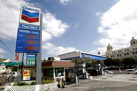 Gas prices are displayed at a Chevron gas station in Los Angeles, California October 9, 2012. REUTERS/Mario Anzuoni Gas prices are displayed at a Chevron gas station in Los Angeles, California October 9, 2012. REUTERS/Mario Anzuoni