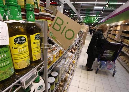A customers buys organic products in the Bio foods section at Carrefour Planet supermarket in Nice Lingostiere November 29, 2011. REUTERS/Er A customers buys organic products in the Bio foods section at Carrefour Planet supermarket in Nice Lingostiere November 29, 2011. REUTERS/Er