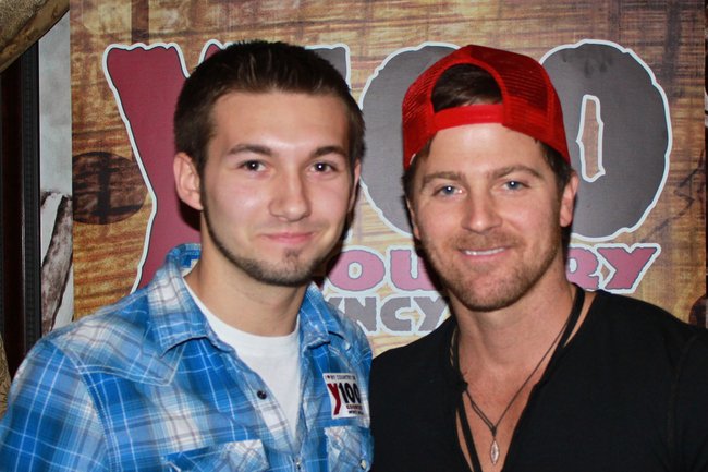 Kip Moore at Y100's pre-concert party at Brett Favre's Steakhouse