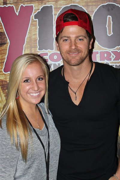Kip Moore at Y100's pre-concert party at Brett Favre's Steakhouse