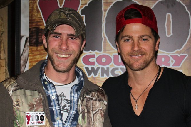 Kip Moore at Y100's pre-concert party at Brett Favre's Steakhouse