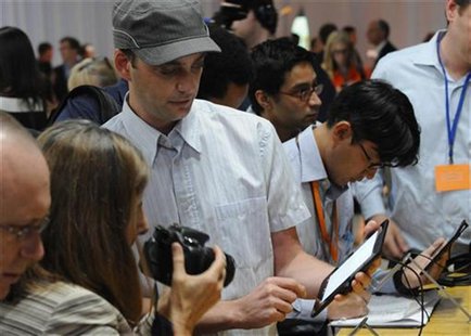 Journalists test out the new Kindle Fire HD 7" during Amazon's Kindle Fire event in Santa Monica, California September 6, 2012. REUTERS/Gus Journalists test out the new Kindle Fire HD 7" during Amazon's Kindle Fire event in Santa Monica, California September 6, 2012. REUTERS/Gus