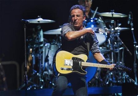 Bruce Springsteen performs with the E Street Band during a concert in East Rutherford, New Jersey, September 19, 2012. REUTERS/Lucas Jackson Bruce Springsteen performs with the E Street Band during a concert in East Rutherford, New Jersey, September 19, 2012. REUTERS/Lucas Jackson