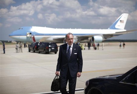 U.S. Senator Arlen Specter (D-PA) walks across the tarmac of Andrews Air Force Base after a daytrip with U.S. President Barack Obama to Pitt U.S. Senator Arlen Specter (D-PA) walks across the tarmac of Andrews Air Force Base after a daytrip with U.S. President Barack Obama to Pitt