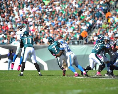 UNDER PRESSURE: Philadelphia Eagles QB Michael Vick (7) is hit by Detroit Lions LB Stephen Tulloch as he attempts to pass during Detroit's 26-23 overtime win on Oct. 14, 2012. (photo courtesy Detroit Lions) UNDER PRESSURE: Philadelphia Eagles QB Michael Vick (7) is hit by Detroit Lions LB Stephen Tulloch as he attempts to pass during Detroit's 26-23 overtime win on Oct. 14, 2012. (photo courtesy Detroit Lions)