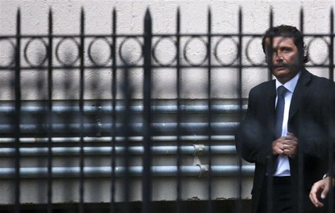 The captain of the Costa Concordia Francesco Schettino leaves at the end of the preliminary hearings in Grosseto October 15, 2012. REUTERS/M The captain of the Costa Concordia Francesco Schettino leaves at the end of the preliminary hearings in Grosseto October 15, 2012. REUTERS/M