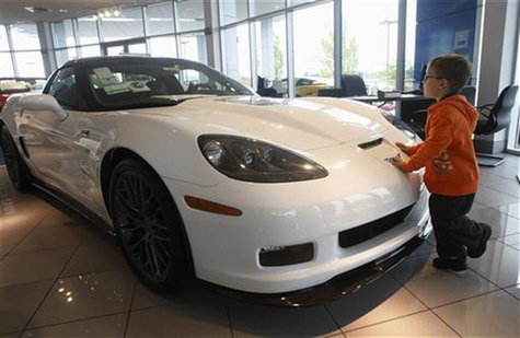 Four-year old son Ethan Toloza looks over a Chevrolet Corvette at Criswell Chevrolet in Gaithersburg, Maryland May 1, 2012. REUTERS/Gary Cam Four-year old son Ethan Toloza looks over a Chevrolet Corvette at Criswell Chevrolet in Gaithersburg, Maryland May 1, 2012. REUTERS/Gary Cam