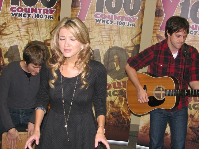 Sarah Darling @ Y100
