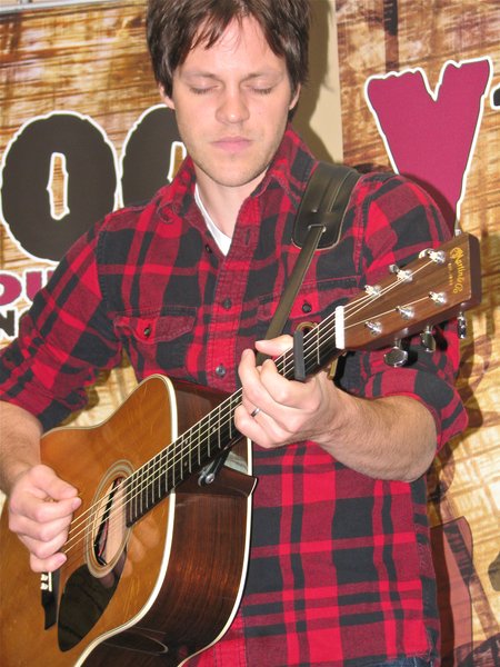 Sarah Darling @ Y100