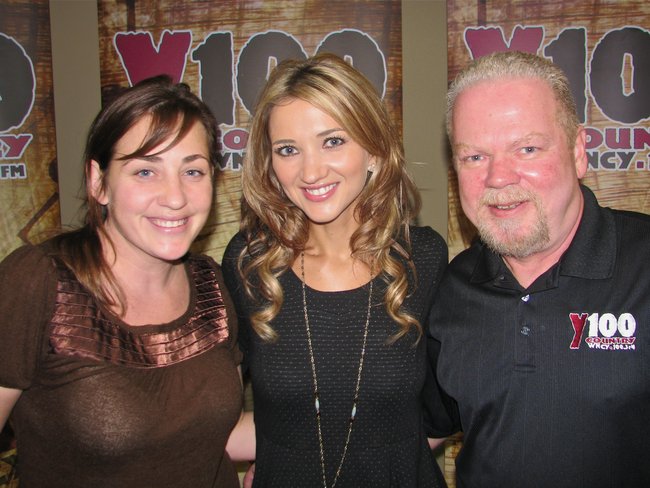 Sarah Darling @ Y100