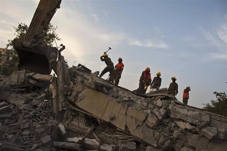 Israeli soldiers from the Home Front Command stand on rubble during an earthquake drill in Holon, near Tel Aviv October 21, 2012. REUTERS/Ni Israeli soldiers from the Home Front Command stand on rubble during an earthquake drill in Holon, near Tel Aviv October 21, 2012. REUTERS/Ni