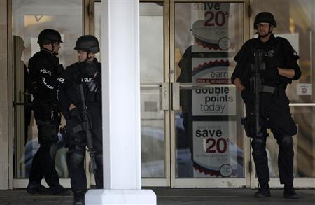 Police stand guard outside the Boston Store, part of the Brookfield Square mall in Brookfield, Wisconsin, October 21, 2012. REUTERS/John Gress Police stand guard outside the Boston Store, part of the Brookfield Square mall in Brookfield, Wisconsin, October 21, 2012. REUTERS/John Gress