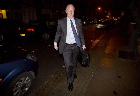 BBC director-general George Entwistle arrives at his home in London October 22, 2012. REUTERS/Neil Hall BBC director-general George Entwistle arrives at his home in London October 22, 2012. REUTERS/Neil Hall