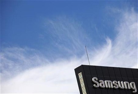 An outdoor billboard advertising Samsung Electronics is seen in Seoul August 27, 2012. REUTERS/Lee Jae-Won An outdoor billboard advertising Samsung Electronics is seen in Seoul August 27, 2012. REUTERS/Lee Jae-Won