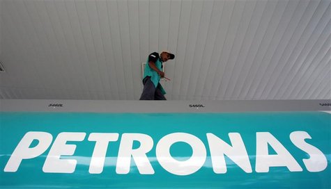 A Petronas worker inspects a tanker in Kuala Lumpur in this July 3, 2006 file photo. Representatives of Malaysia's Petronas will meet with C A Petronas worker inspects a tanker in Kuala Lumpur in this July 3, 2006 file photo. Representatives of Malaysia's Petronas will meet with C