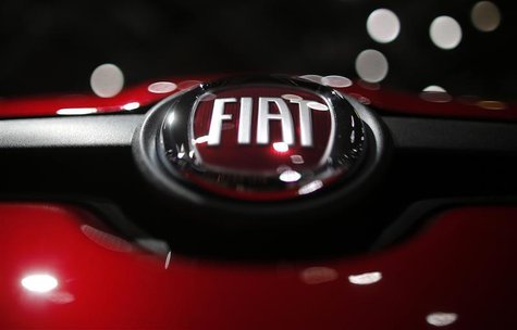 A company logo is seen on a Fiat car displayed on media day at the Paris Mondial de l'Automobile, September 28, 2012. REUTERS/Christian Hart A company logo is seen on a Fiat car displayed on media day at the Paris Mondial de l'Automobile, September 28, 2012. REUTERS/Christian Hart