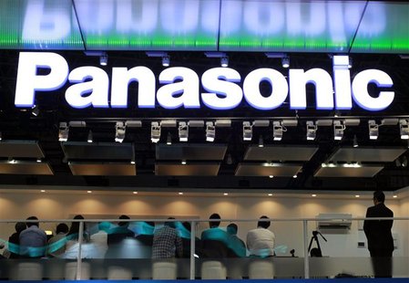 People visit Panasonic Corp's booth at CEATEC JAPAN 2012 electronics show in Chiba, east of Tokyo, October 2, 2012. REUTERS/Yuriko Nakao People visit Panasonic Corp's booth at CEATEC JAPAN 2012 electronics show in Chiba, east of Tokyo, October 2, 2012. REUTERS/Yuriko Nakao