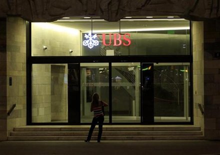 A woman stands in front of the office of Swiss bank UBS at Paradeplatz square in Zurich August 10, 2012. REUTERS/Arnd Wiegmann A woman stands in front of the office of Swiss bank UBS at Paradeplatz square in Zurich August 10, 2012. REUTERS/Arnd Wiegmann