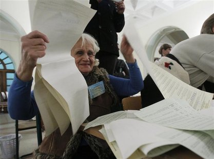 A member of a local electoral commission counts ballots at a polling station after voting day in Kiev October 28, 2012. REUTERS/Gleb Garanic A member of a local electoral commission counts ballots at a polling station after voting day in Kiev October 28, 2012. REUTERS/Gleb Garanic