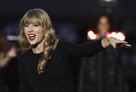 Singer Taylor Swift performs on stage during ABC's 'Good Morning America' in New York, October 23, 2012. REUTERS/Lucas Jackson Singer Taylor Swift performs on stage during ABC's 'Good Morning America' in New York, October 23, 2012. REUTERS/Lucas Jackson