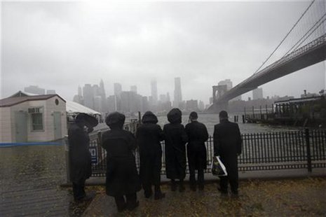 People watch as storm clouds blow over the Manhattan skyline in New York, October 29, 2012. REUTERS/Keith Bedford People watch as storm clouds blow over the Manhattan skyline in New York, October 29, 2012. REUTERS/Keith Bedford