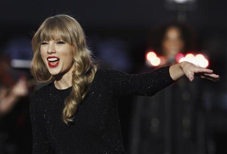 Singer Taylor Swift performs on stage during ABC's 'Good Morning America' in New York, October 23, 2012. REUTERS/Lucas Jackson Singer Taylor Swift performs on stage during ABC's 'Good Morning America' in New York, October 23, 2012. REUTERS/Lucas Jackson