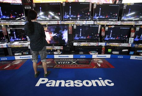 A man looks at Panasonic Corp's Viera TVs displayed at an electronics store in Tokyo October 23, 2012. REUTERS/Yuriko Nakao A man looks at Panasonic Corp's Viera TVs displayed at an electronics store in Tokyo October 23, 2012. REUTERS/Yuriko Nakao