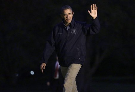 U.S. President Barack Obama waves as he returns to the White House in Washington October 31, 2012. REUTERS/Joshua Roberts U.S. President Barack Obama waves as he returns to the White House in Washington October 31, 2012. REUTERS/Joshua Roberts