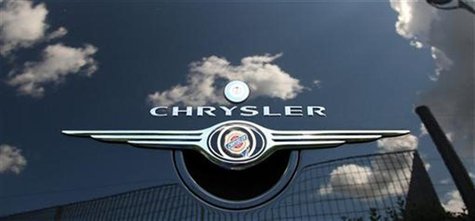 Clouds are reflected on a Chrysler PT Cruiser at a Chrysler dealership in Rome April 30, 2009. REUTERS/Tony Gentile Clouds are reflected on a Chrysler PT Cruiser at a Chrysler dealership in Rome April 30, 2009. REUTERS/Tony Gentile
